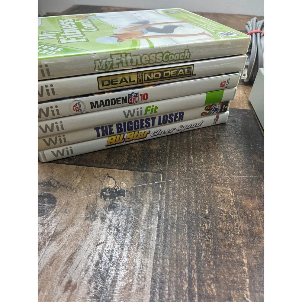 Nintendo Wii Console White Bundle RVL-001 2 Remotes 6 Games Gigaware Charger